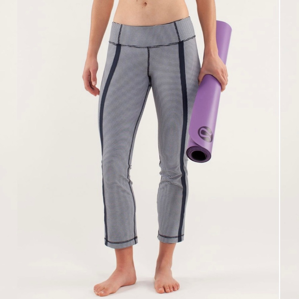 Lululemon Blue Gingham Print Coast to Class Cropped Yoga Pants